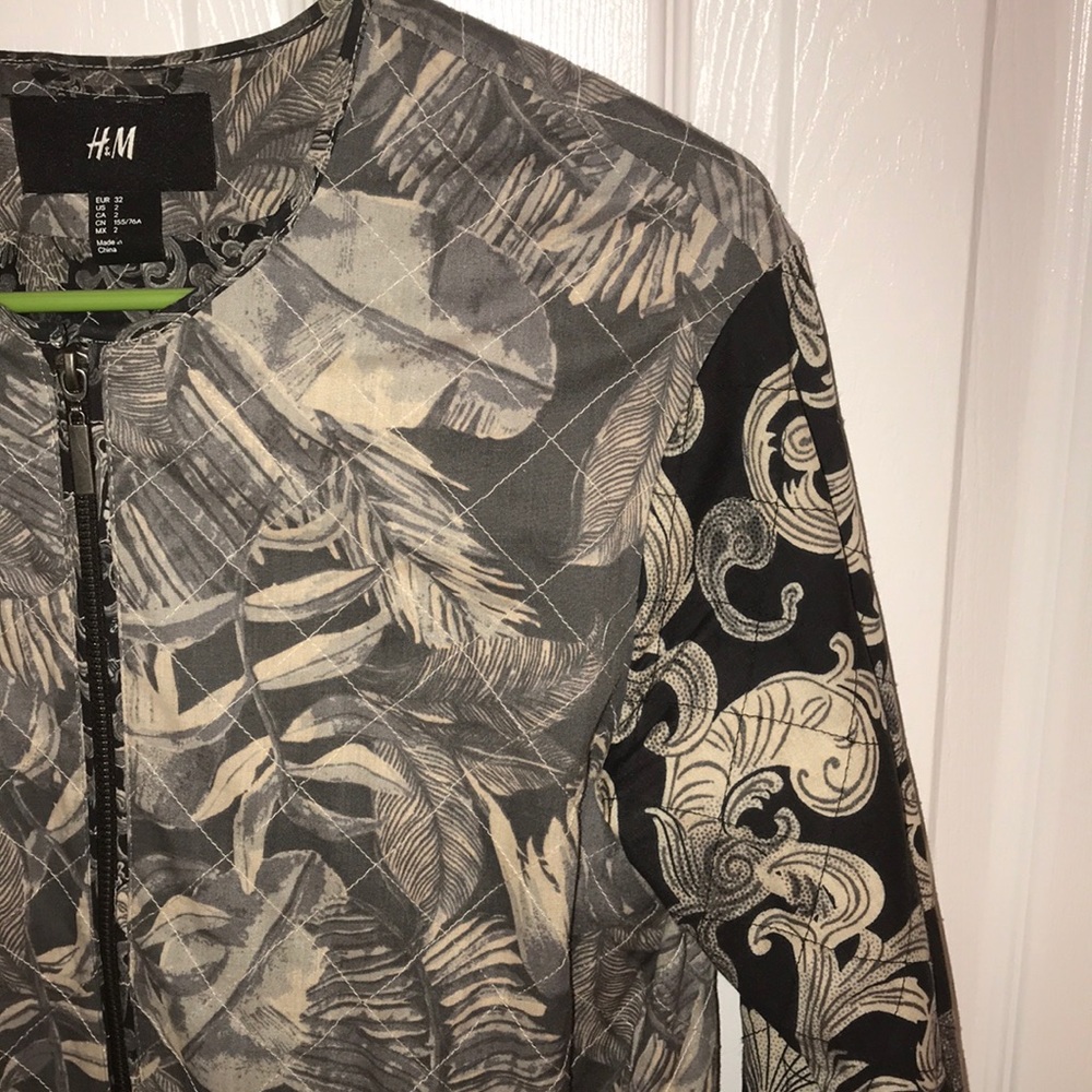 H&M fabric patterned jacket - Picture 2 of 3